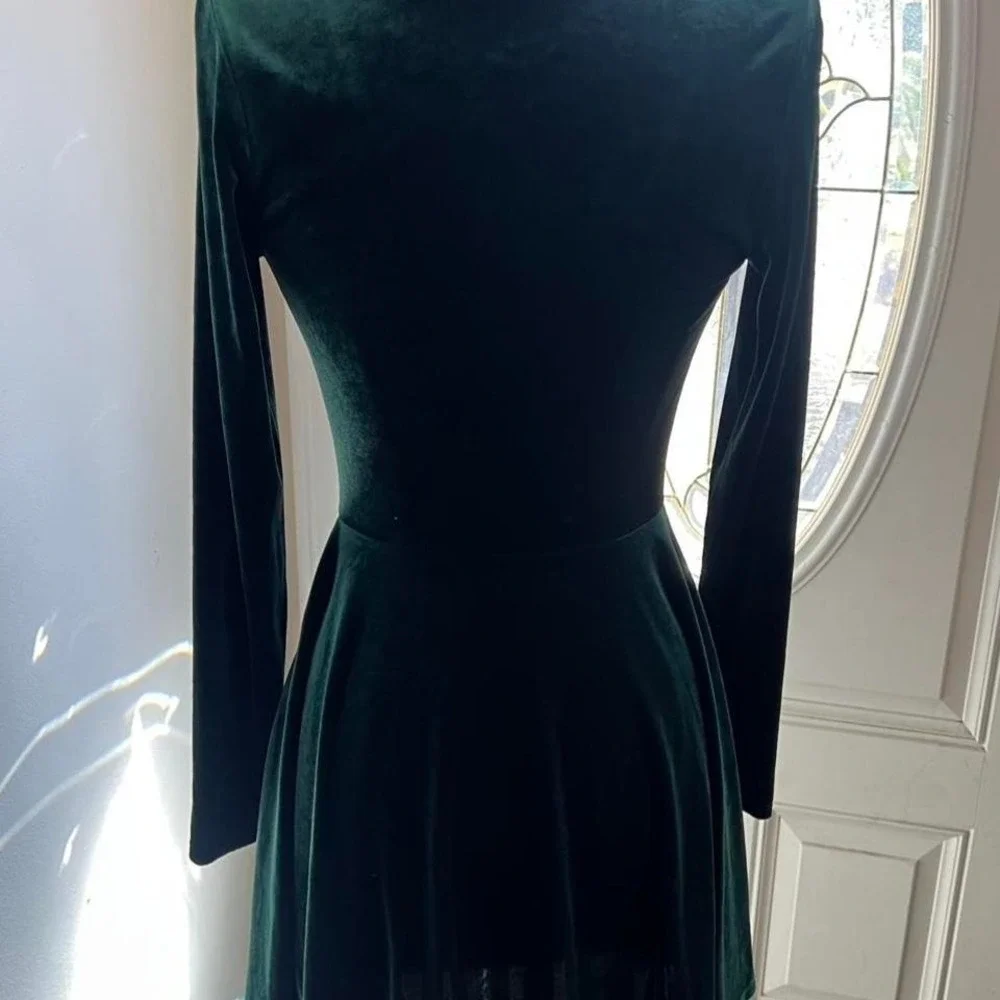 Kimchi blue velvet green mini skater dress Deep V plunge neckline size small - Picture 3 of 4
